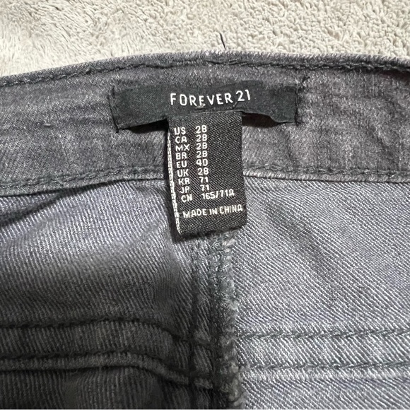 Forever 21 | Mid-rise Grey Skinny Jeans - Picture 7 of 8